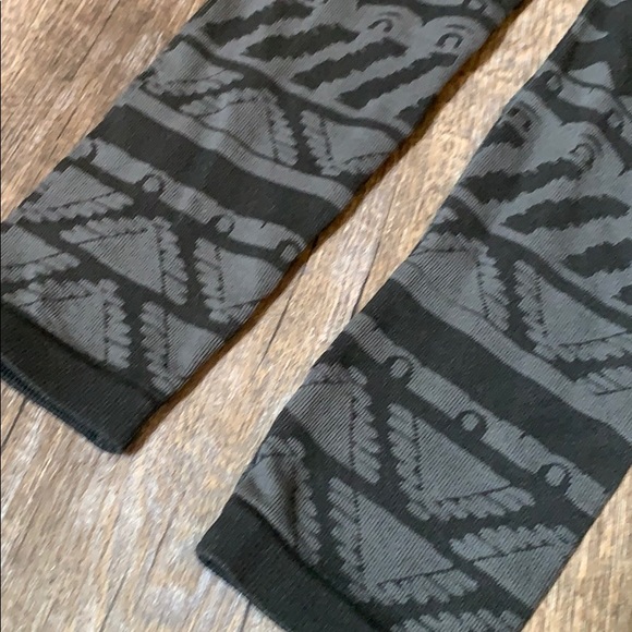 XS/S Aztec print tights - Picture 2 of 4